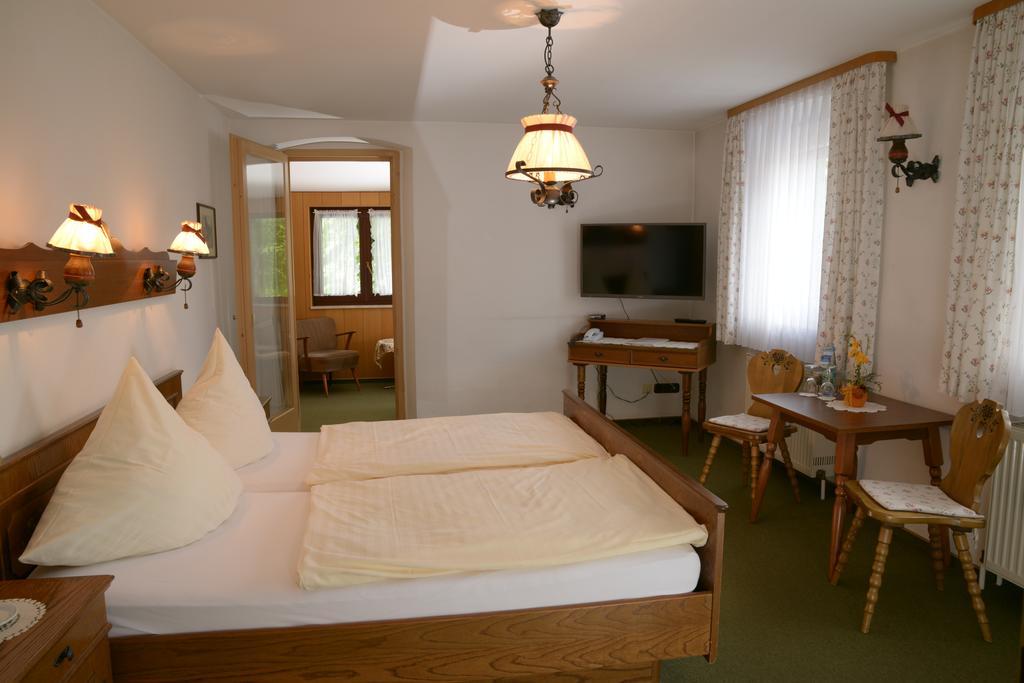 Pension & Metzgerei Friedrich Trebgast Habitación foto